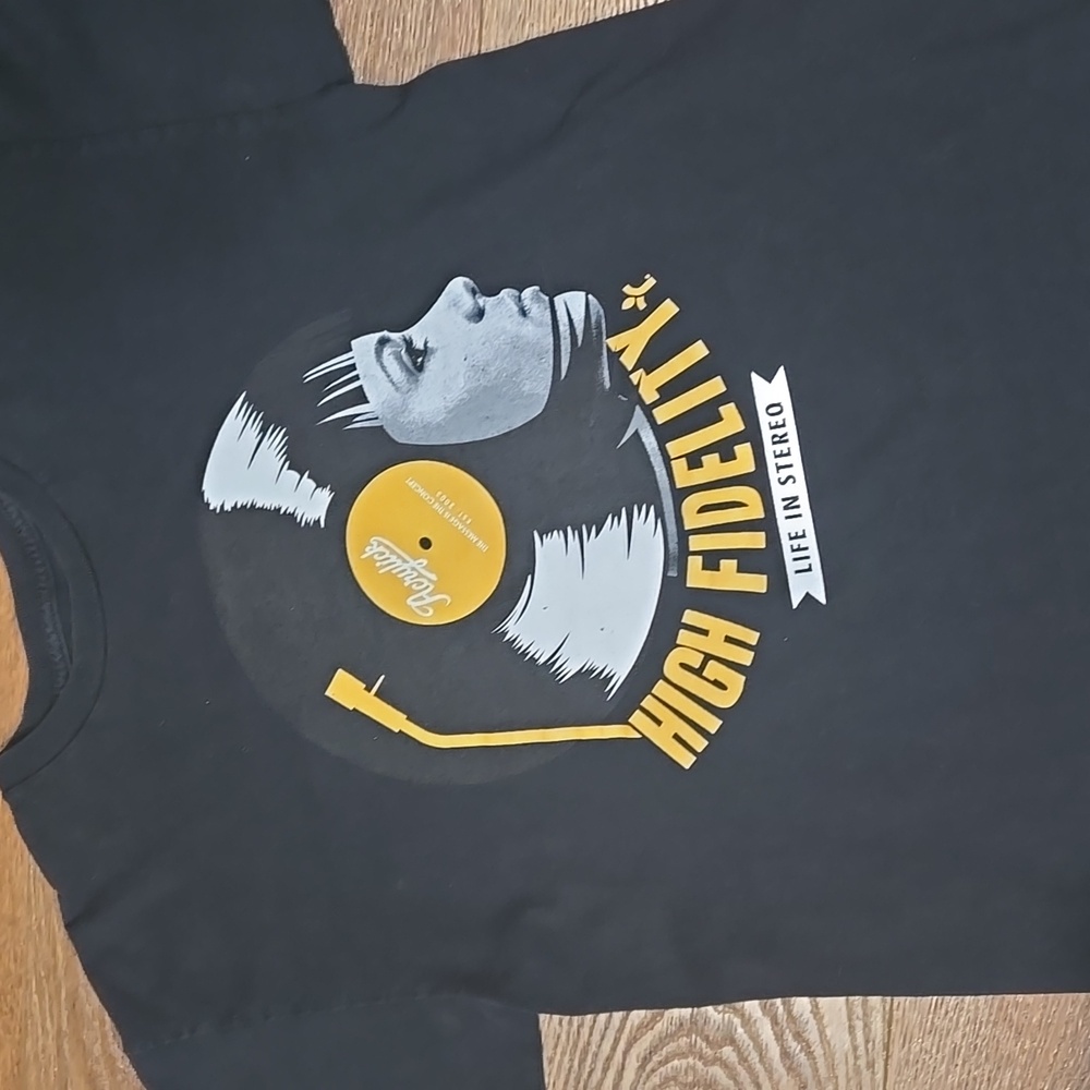 BLACK ACRYLICK GRAPHIC TSHIRT SIZE MED.  #7152
